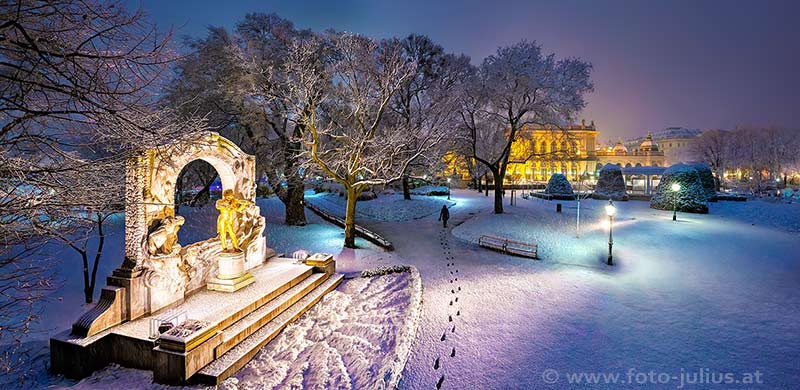 W7231b_pano_Johan_Strauss_Monument.jpg, 77kB