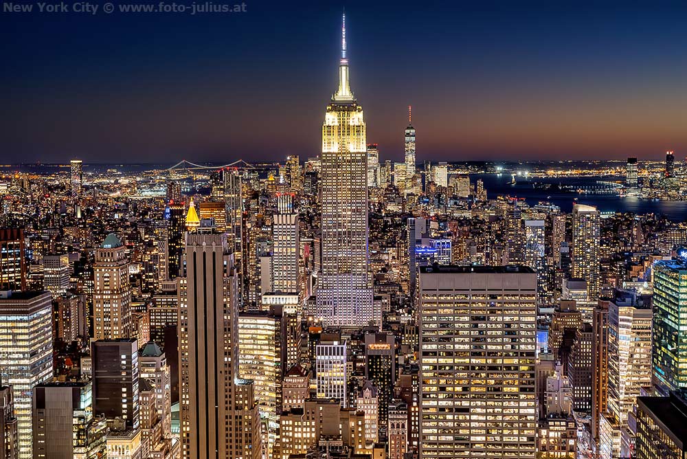 New_York_City_019_Skyline_At_Night.jpg, 180kB