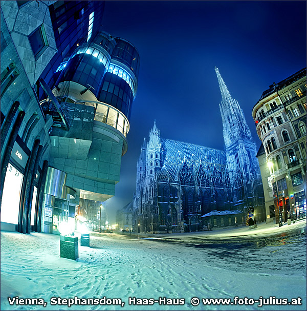 Austria, Vienna, Haas-Haus und Stephansdom (St. Stephan's Cathedral)