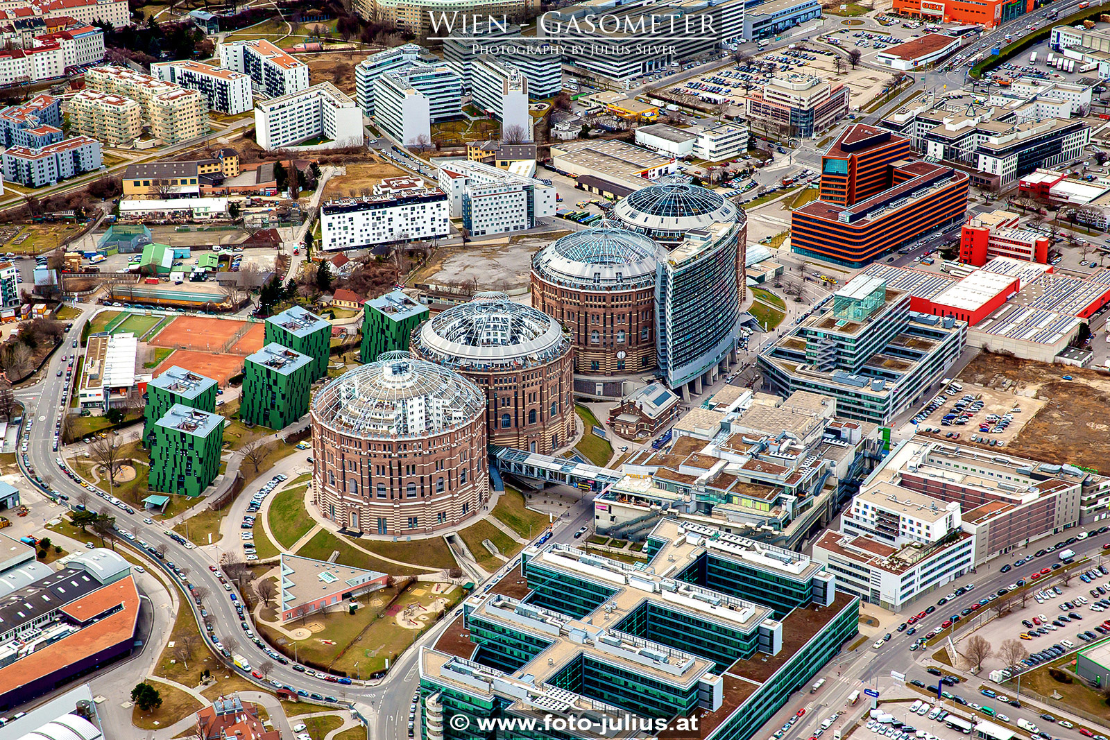 W6340a_Wien_Gasometer_Aerial_Photo.jpg, 1,2MB