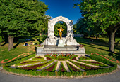 W7169_Wien_Stadtpark_Johann_Strauss_Monument.jpg, 22kB