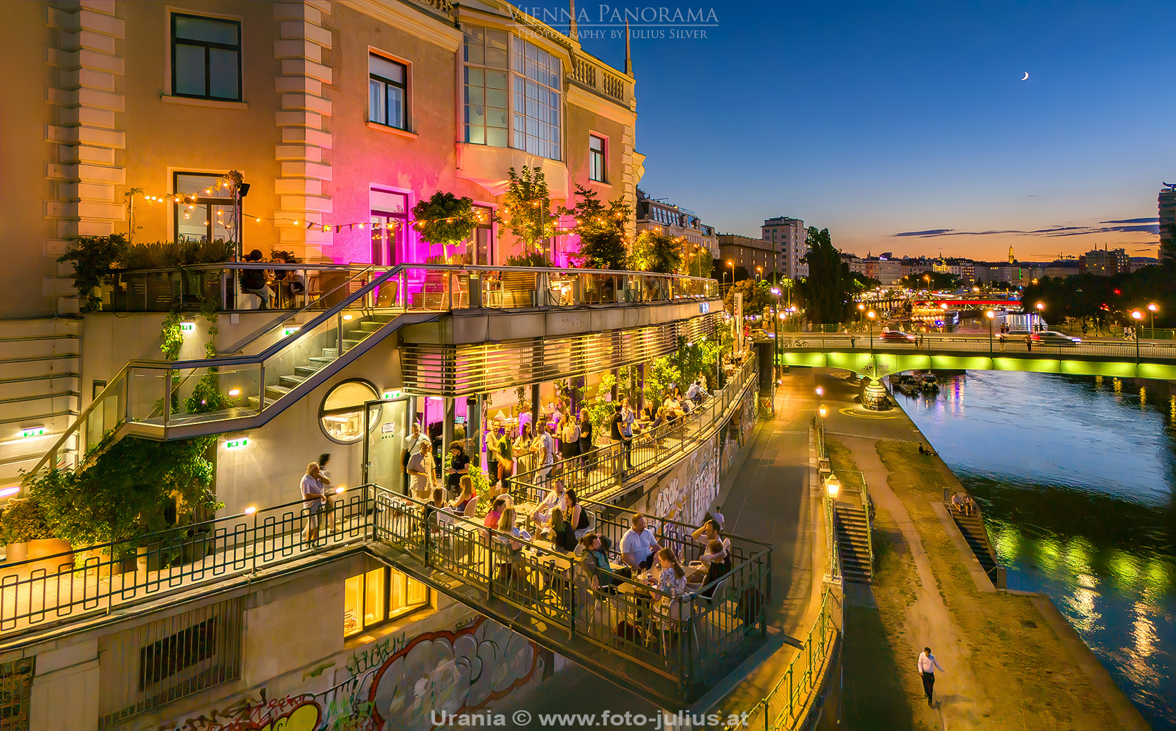 W8011a_Urania.jpg, 1,1MB