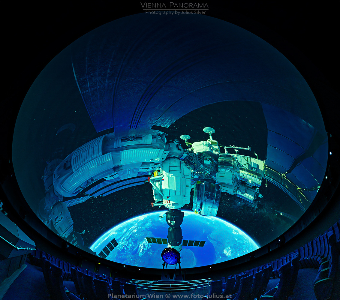 W8268a_Planetarium_Wien.jpg, 679kB