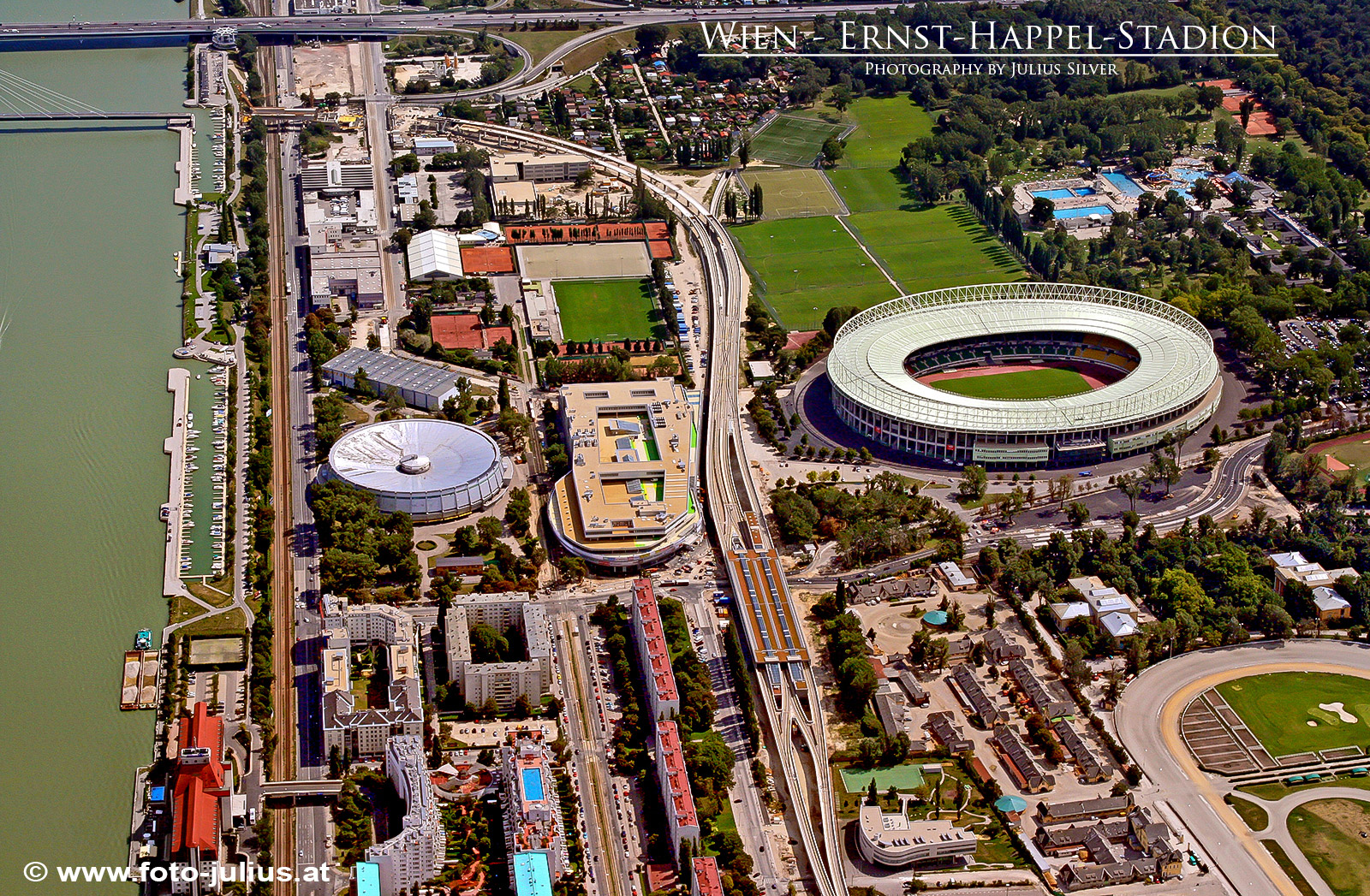 W2556a_Ernst_Happel_Stadion.JPG, 1012kB