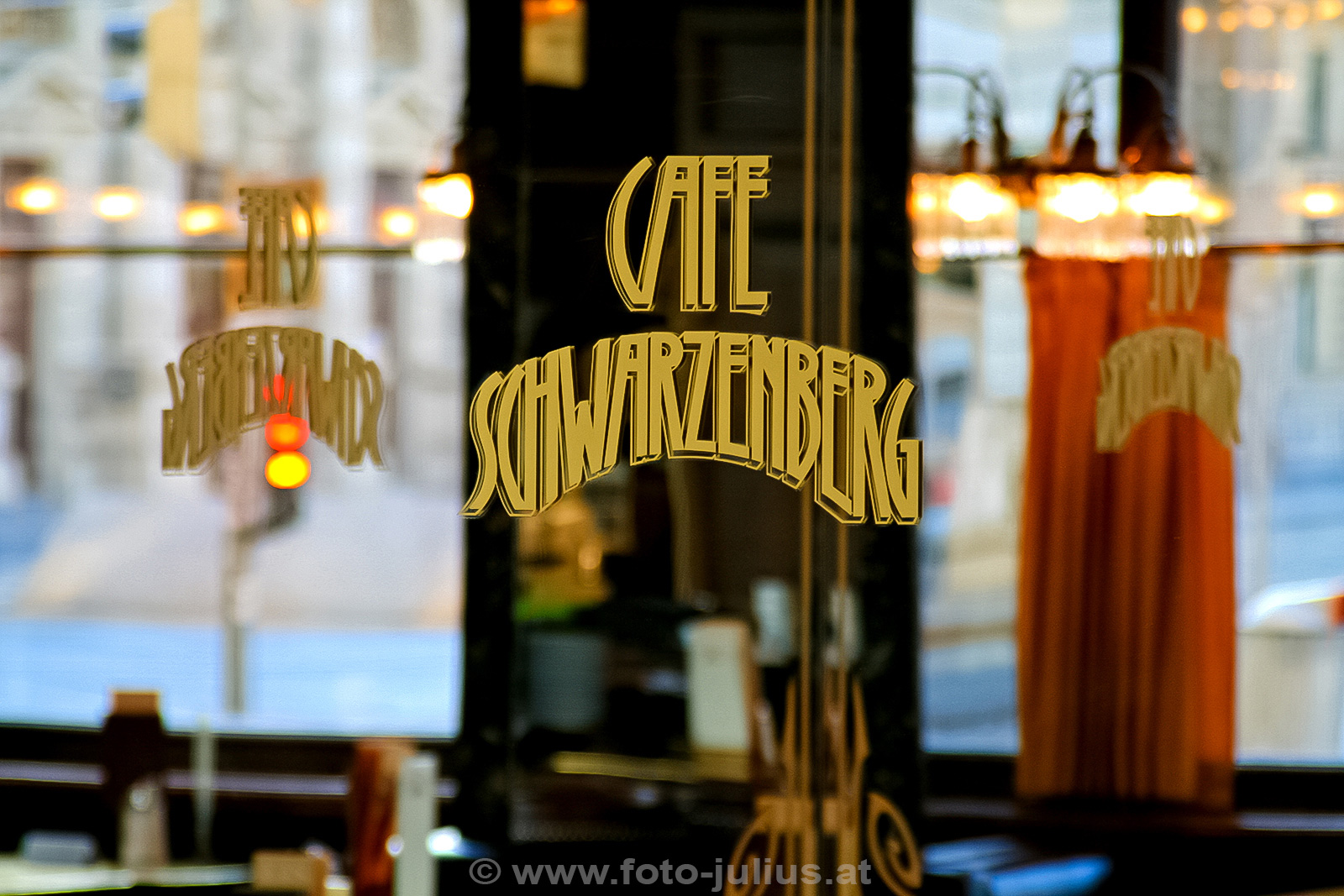 W2875a_Wien_Cafe_Schwarzenberg.jpg, 539kB