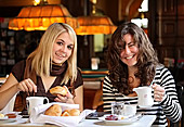 Austria, Vienna, Cafe Sperl, Vienese Breakfast, Wiener Frühstück, People, Girls, Photo Nr.: W4733